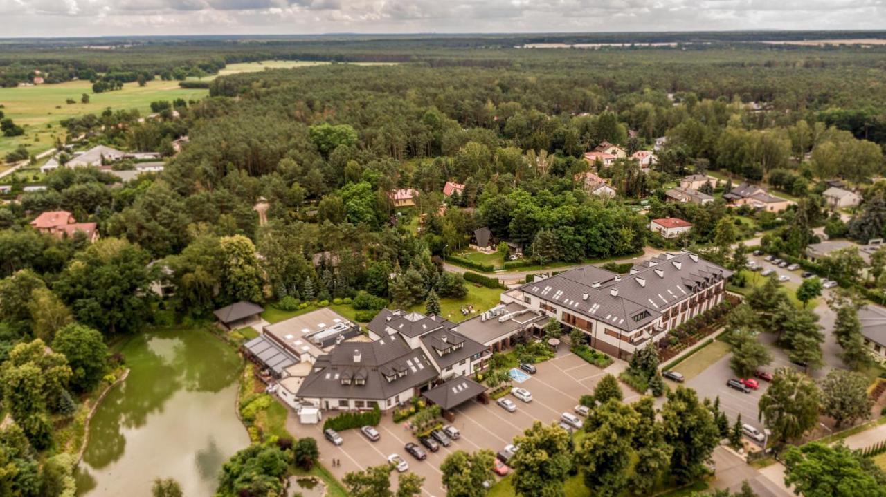 Kolumna Park Hotel Dobroń Exteriér fotografie